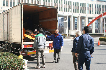 東京都から被災地への援助要員が使用する備品類の輸送