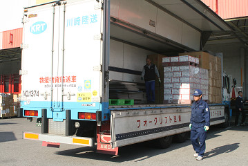 南三陸町へ水や生活物資を運ぶ